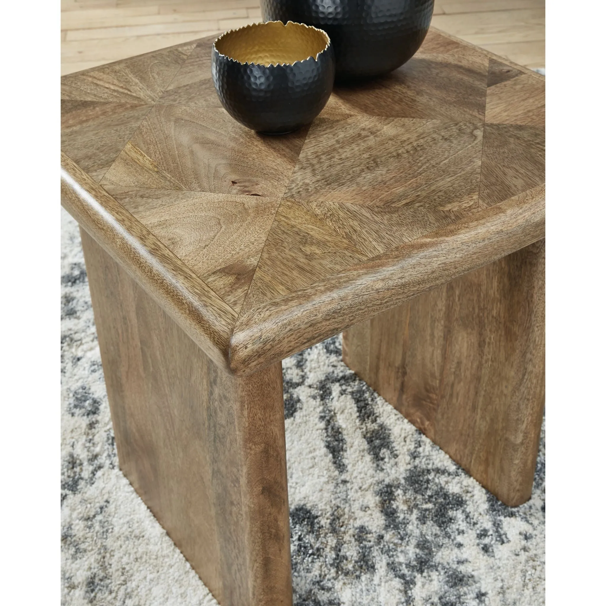 Lawland End Table